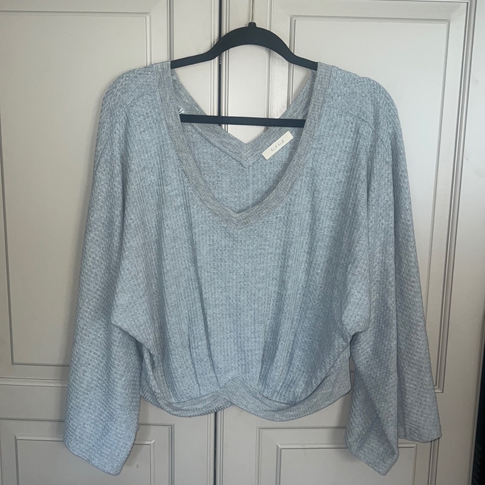 Illa illa medium gray waffle cropped long sleeve shirt